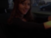 Moja dziewczyna uwielbia orgazmy w miejscach publicznych 1/16