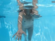 Swimming pool underwater naked babe Bonnie Dolce 13/16