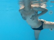 Swimming pool underwater naked babe Bonnie Dolce 9/16