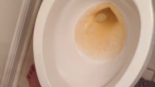 Quick piss and cum at my friend's house