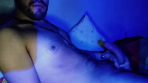 Heterosexual pornográfico se pajea con saliva