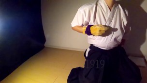 【弓道】弓道着でしこしこ……ゆがけで扱くことを先輩に命じられ、最後は足袋に射精!