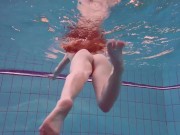 Hot and knowing babe Alice in the pool 13/16