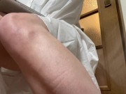 リモート会議中におしっこを我慢していたらエッチな気分になり、、、最後にはおもらししてしまう 12/16