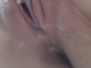 Leche adentro, me deje llenar el coño repleto de leche y juego con wl