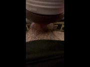 Elle aime me voir baiser mon sex toy