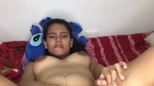 Me masturbo para enviarle video al marido de mi tia