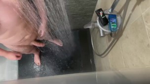 Hung chub caught wanking in public spa showers! StraightGuy1996