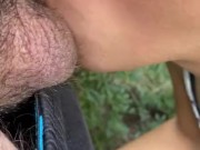 Pendant que je le suce dans la forêt, on se fait surprendre 😅🤭 2/16