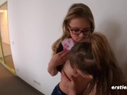 Ersties: In der Universitätsbibliothek wird es heiß mit Holly und Ida 5/16