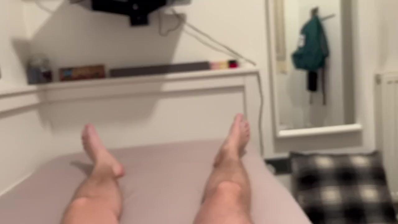 19 YEAR OLD WANKING AND CUMMING - Free Sex Video - RedTube
