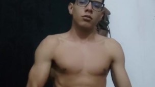 A todos les gusta verme masturbarme mi gran verga 