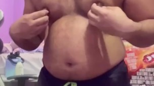 Beefy himbo packing on the pounds! My tits are getting huge! Post workout pump and play 😈 