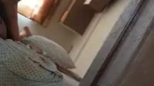 La pongo en cuatro y me la cojo como la perra que es