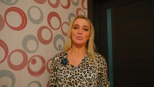 Как подрочить мужчине сиськами?