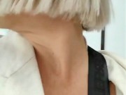 MILF en chasse dans un centre commercial se fait sodomiser par une jeune queue de 18 ans 2/16