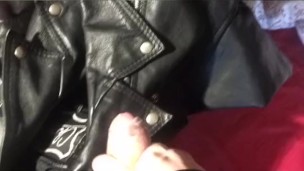 Sandro's introduction video - Sandro cums on leather
