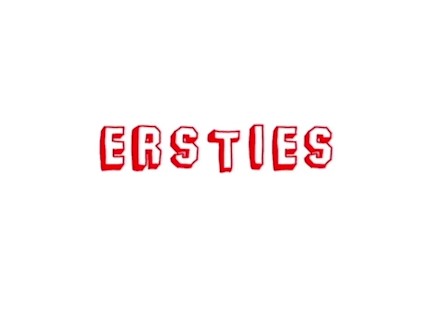 Ersties: Hübsches Berliner Mädchen Juli intim beim Masturbieren mit Glasdildo