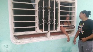 le doy una rica cogida a la vendedora