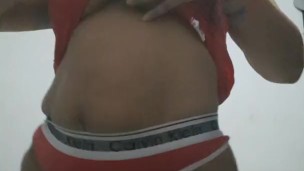 Me quito el short sensualmente