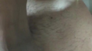 Pov: jovem versátil masturbando o cu e o pau enquanto fala putaria