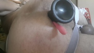 Un ovetto e un dildo in culo per consolarmi
