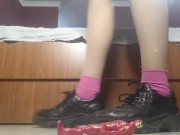 ГИГАНТСКИЕ НОЖКИ КРАШ ФЕТИШ УНИЖЕНИЕ МАЛЕНЬКОГО РАБА ENG - Screenshot 10 of 16 - Stepsister Anal