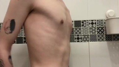 18 year old virgin jerks off in the bathroom and gets a juicy orgasm