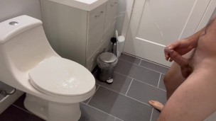 Pissing on the toilet lid by request. Definitely going to be pissing on the toilet lid more often!!