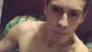 Ragazzo caldo gay si spoglia e si inizia a masturbare 🥵🔥