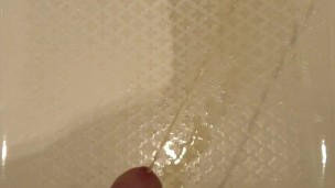 Natursekt - pissing in bathroom after sex
