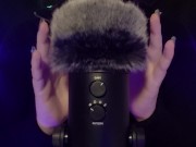 • Windscreen With Soft Rain Sounds • 15/16