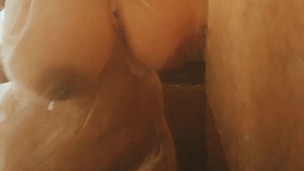 En la ducha y un poco de espuma 🥵💦