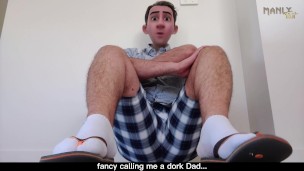 STEP GAY DAD - DAGGY FOOTWARE - OMG YOU'RE SO EMBARRASSING! WEARING SOCKS AND FLIP FLOPS TOGETHER 🧦🩴
