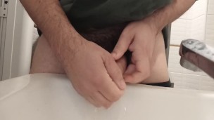 I love to wash my hand with my pee in public toilet