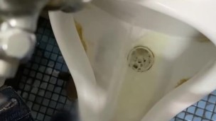 おしっこ動画 公衆トイレの小便！