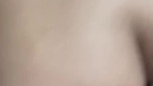 Saltando rico me gano mi lechita adentro