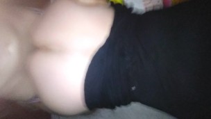 Mi novia en cuatro con vestido en la cama 1