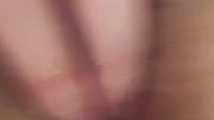 Жадно дрочу пальцами свою мокрую киску