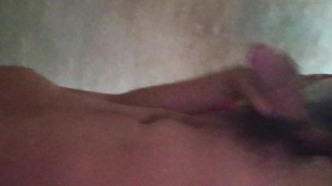 Me masturbo con mi hermanastra en el otro cuarto 🫣