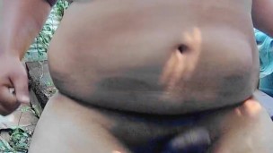 Masturbando y sacudiendo el pene