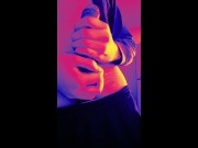 Me despierto caliente y me masturbo hasta venirme