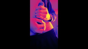 Me despierto caliente y me masturbo hasta venirme