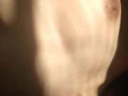 Brincando sozinha a luz do sol 4/16