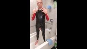 How to series: Remove and clean your Latex gear