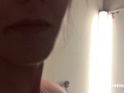 Ersties: Gabi und Lisa M. treiben es im Einkaufszentrum 10/16