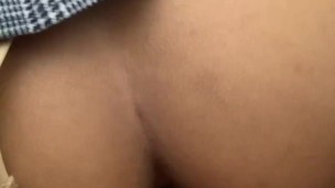 Colegiala se masturba con un dildo después de la escuela