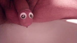 Bizzarre pissing. This Dick has got big eyes!!!