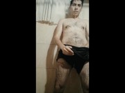 Futbolista bañandose