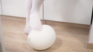 【小連同學】白襪男孩8 踩氣球啦~